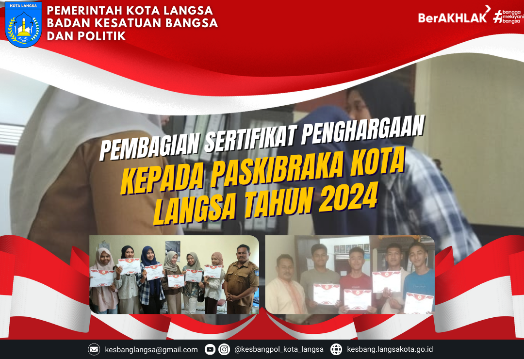 Kepala Badan Kesatuan Bangsa dan Politik Kota Langsa Membagikan Sertifikat Penghargaan Kepada Paskibraka Kota Langsa Tahun 2024