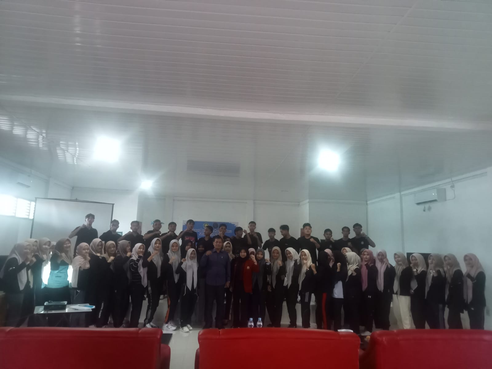 Kesbangpol Kota Langsa Beri Wawasan Bela Negara untuk Mahasiswa Baru STIM PASE